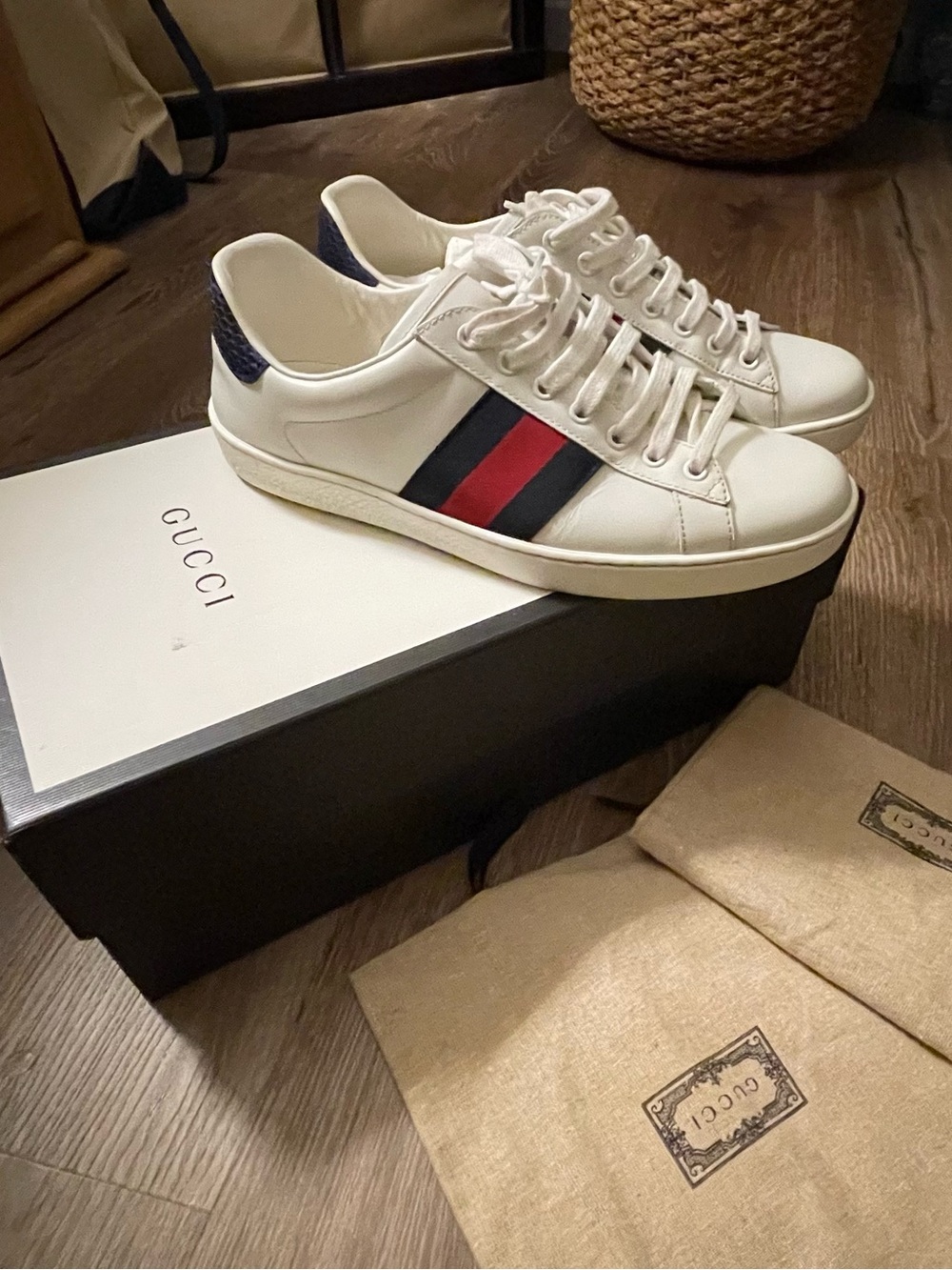 Gucci White Leather Low-Top Sneakers with Red & Navy Stripe/. Gucci 7.5 / US 8